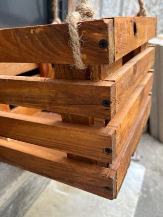 Portafiori in legno con corda