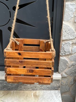 Portafiori in legno con corda