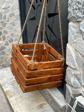 Portafiori in legno con corda