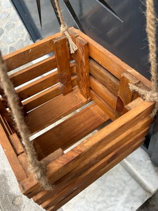 Portafiori in legno con corda