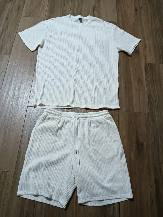 Conjunto SHEIN blanco camiseta y shorts