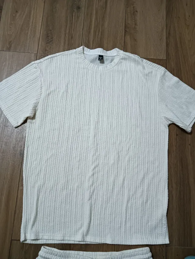 Conjunto SHEIN blanco camiseta y shorts