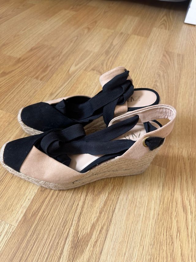 Cuñas Zara Tiras Beige y Negro Talla 39