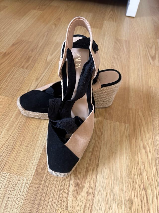 Cuñas Zara Tiras Beige y Negro Talla 39