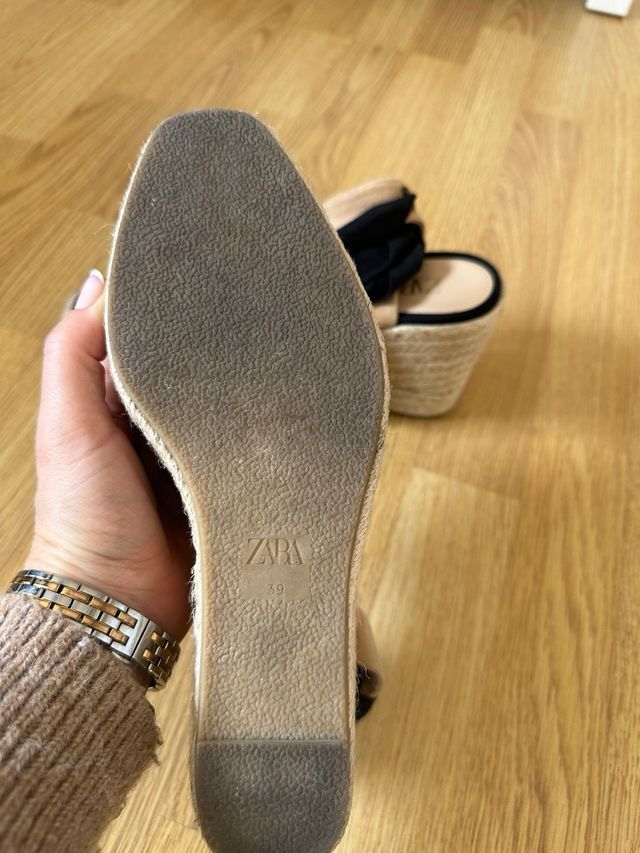 Cuñas Zara Tiras Beige y Negro Talla 39