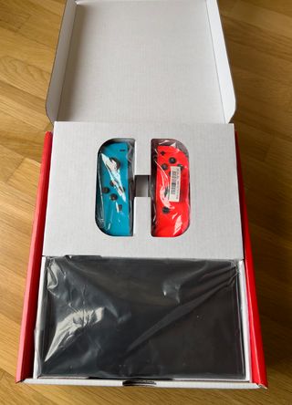 Nintendo Switch OLED con funda Zelda y caja