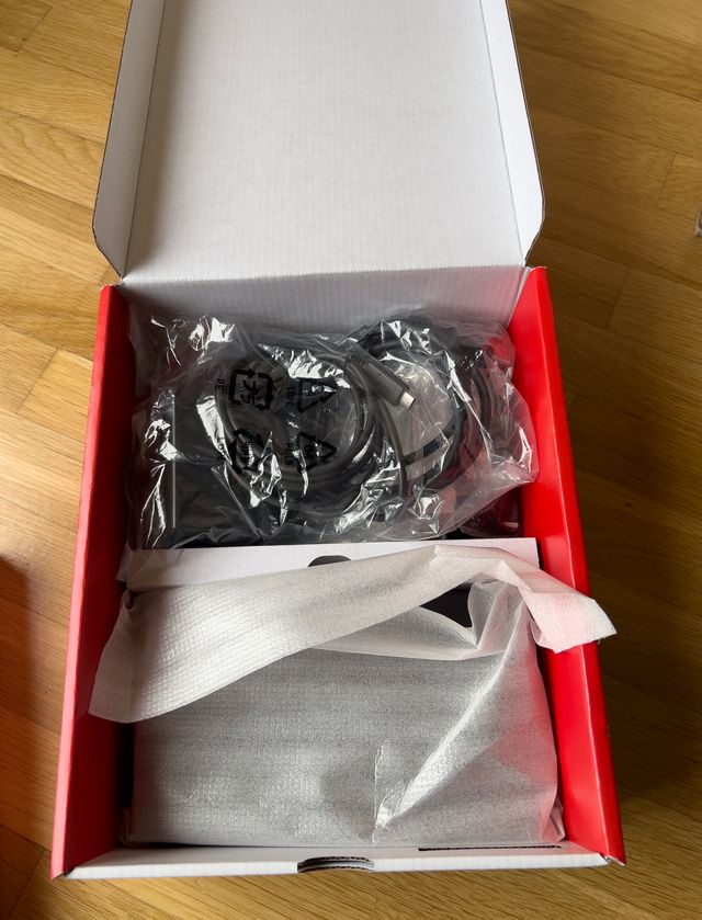 Nintendo Switch OLED con funda Zelda y caja