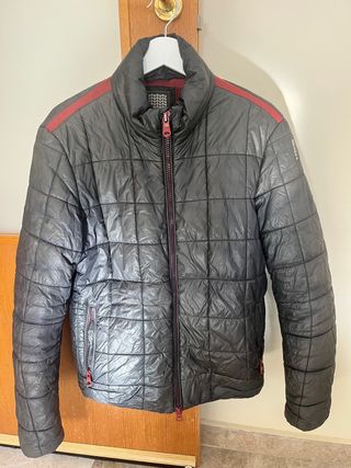 Abrigo Geox gris acolchada