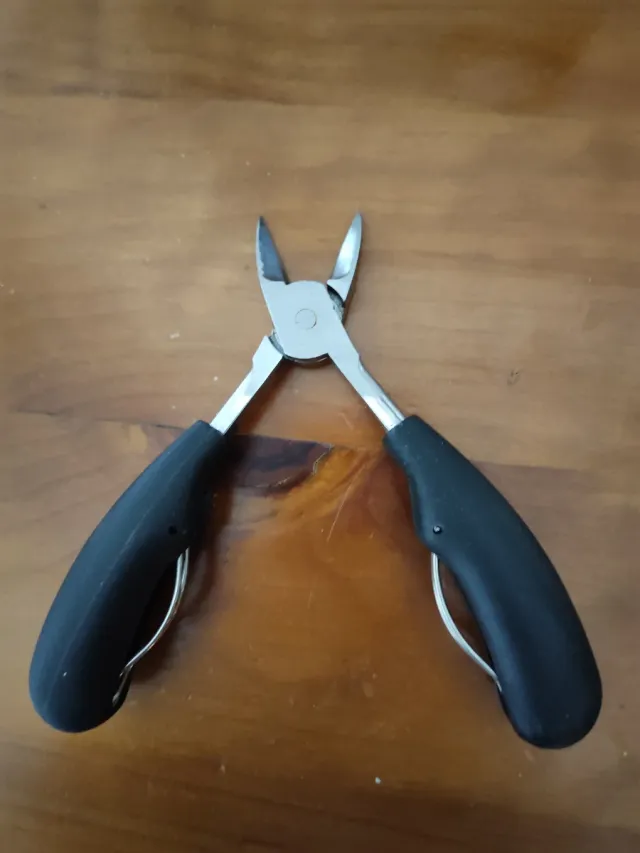 Tijera de manicura profesional