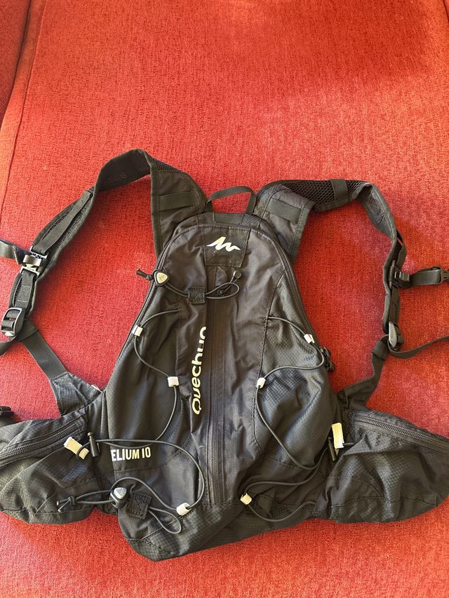 Mochila Quechua Helium 10 sin bolsa agua