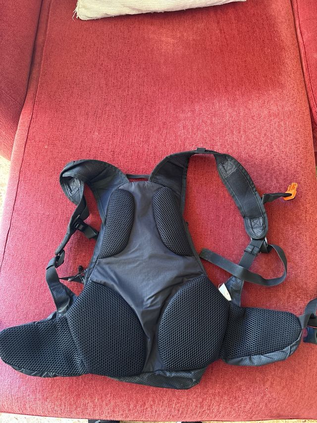 Mochila Quechua Helium 10 sin bolsa agua