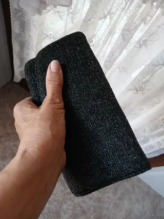 Bolso cartera fiesta negro brillante.