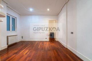 Piso en venta en Amara - Berri en San Sebastián-Donostia