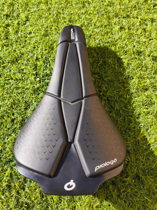 Sillín Prólogo Scratch M5 Tirox 140 de ancho