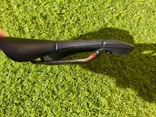 Sillín Prólogo Scratch M5 Tirox 140 de ancho