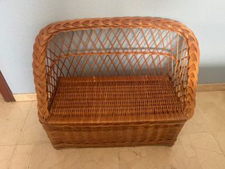 Sillón de mimbre marrón