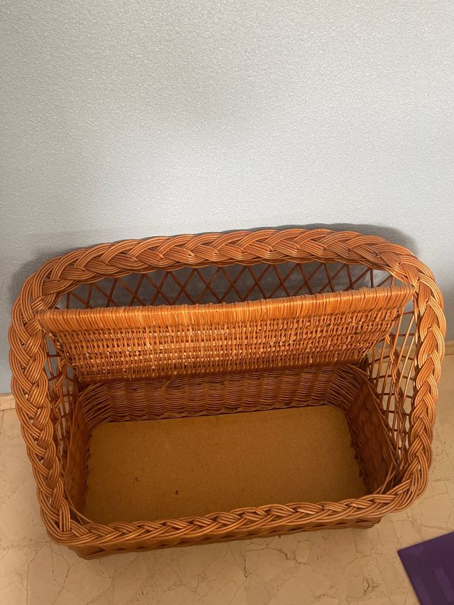 Sillón de mimbre marrón