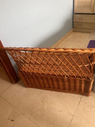 Sillón de mimbre marrón