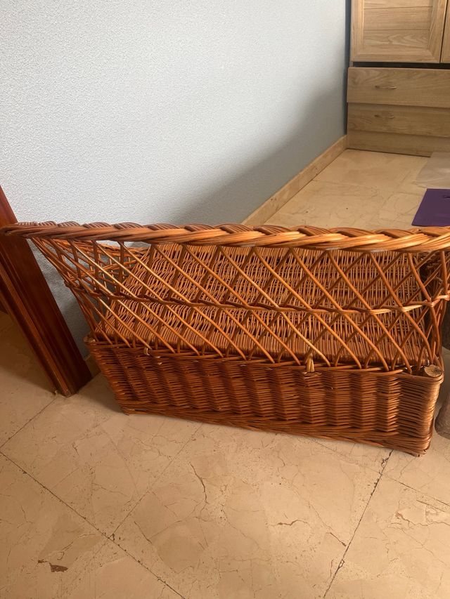 Sillón de mimbre marrón