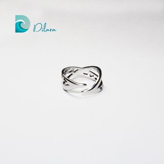 Anillo Cruzado con Brillo Infinito