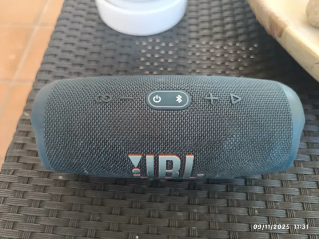 Altavoz JBL Charge 5 Azul y Negro
