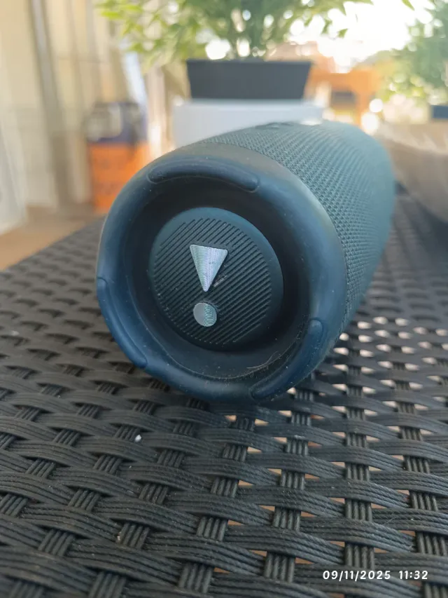 Altavoz JBL Charge 5 Azul y Negro