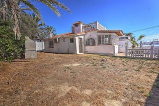 Chalet en venta en El Faro de Calaburra - Chaparral en Mijas