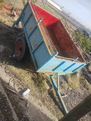 Remolque agrícola  pequeño para tractor