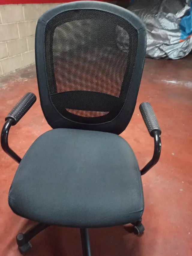 Silla de oficina negra