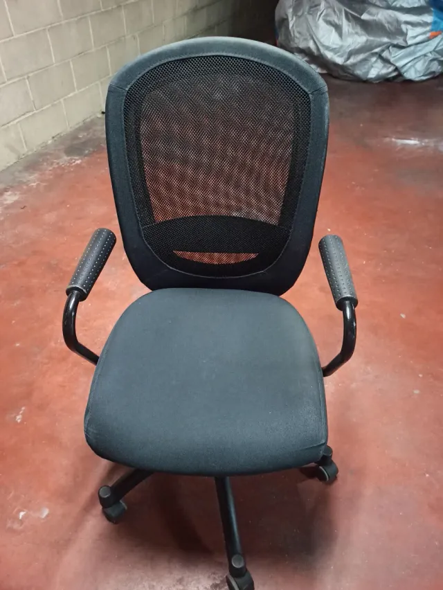 Silla de oficina negra