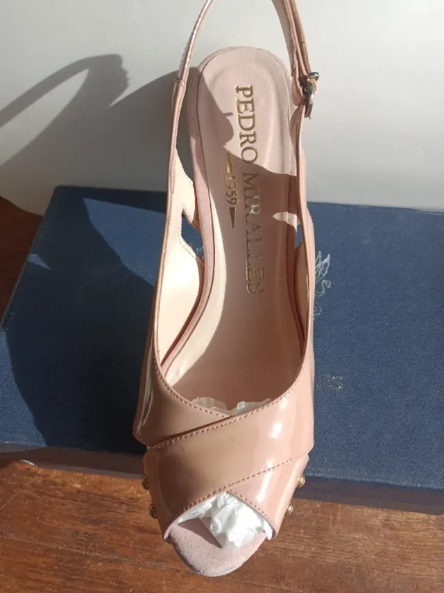 Beige Slingback Tacón