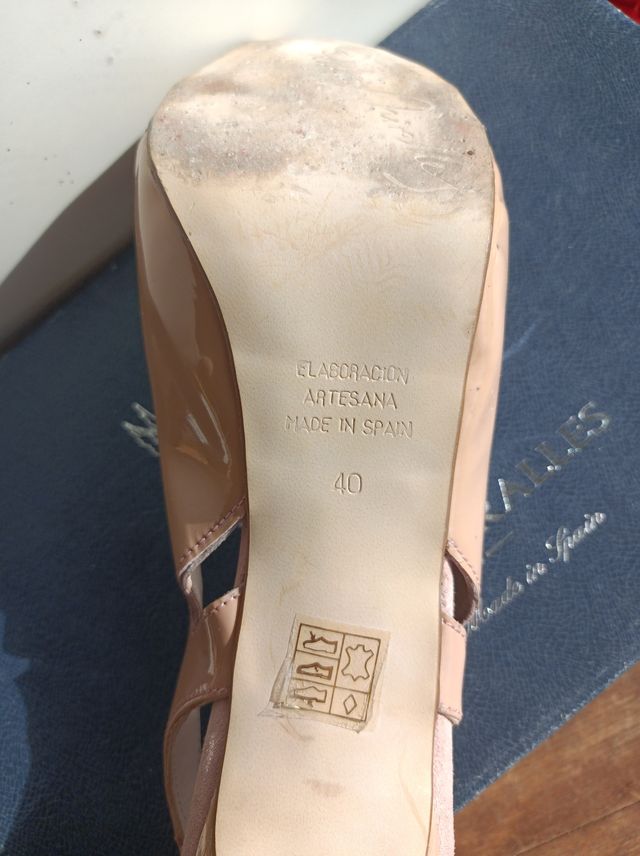 Beige Slingback Tacón