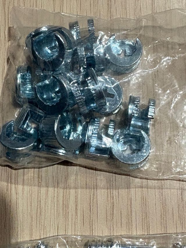 Tornillos excéntricos para muebles