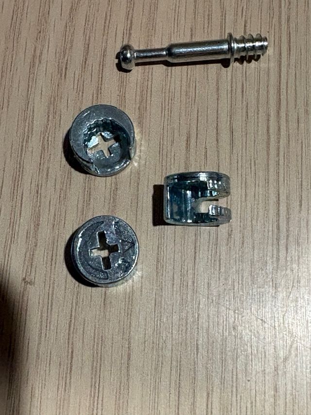 Tornillos excéntricos para muebles