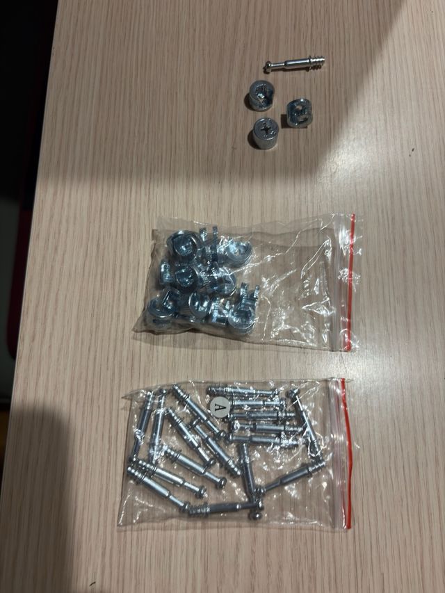 Tornillos excéntricos para muebles