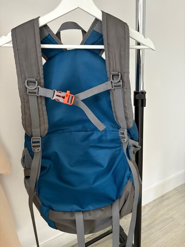 Mochila senderismo azul y gris 52cm de Amazon