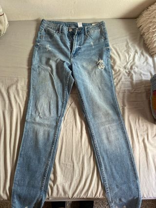 Pantalones vaqueros desgastados azules