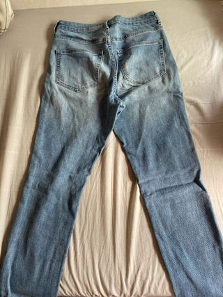 Pantalones vaqueros desgastados azules