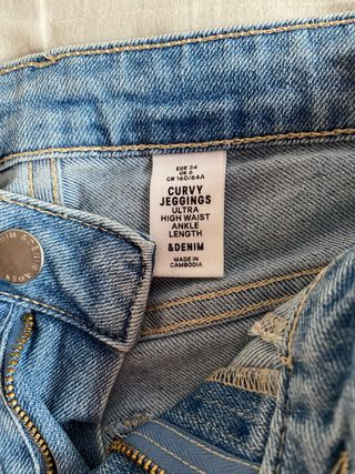 Pantalones vaqueros desgastados azules