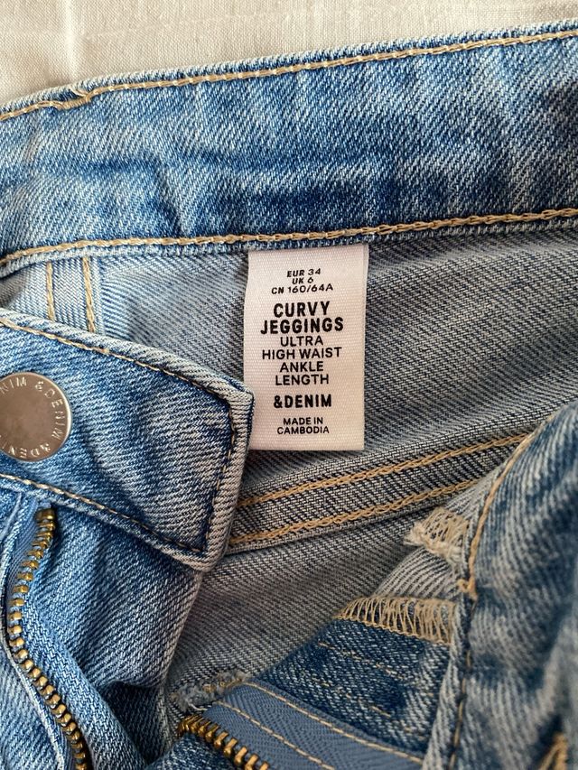 Pantalones vaqueros desgastados azules