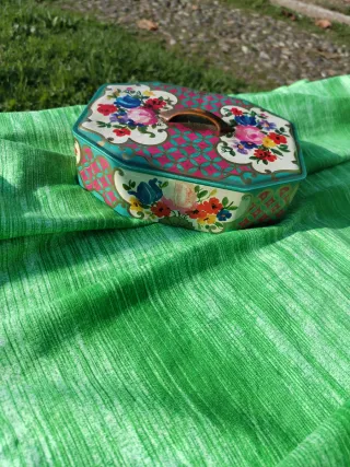 Scatola vintage floreale