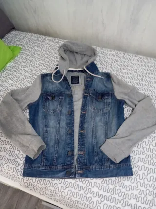 Cazadora vaquera con capucha Pull&Bear