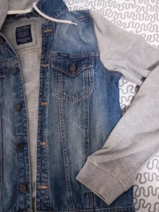 Cazadora vaquera con capucha Pull&Bear