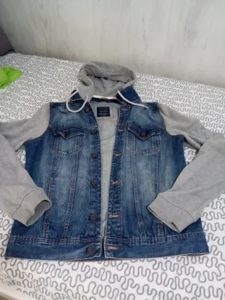 Cazadora vaquera con capucha Pull&Bear