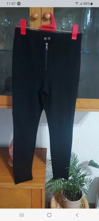 Pantalón negro Stradivarius