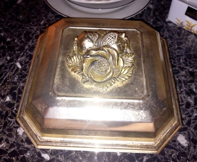 Portagioie decorato con rosa