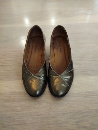 Zapato tacón dorado Eva VS. Maria