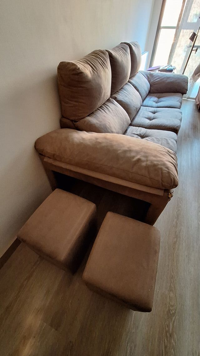 Sofá 3 plazas + 2 pufs (marrón)