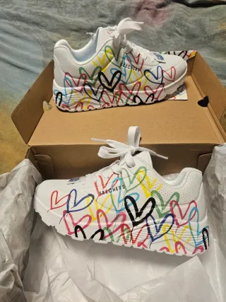 Skechers Edición Limitada Corazones Talla 35