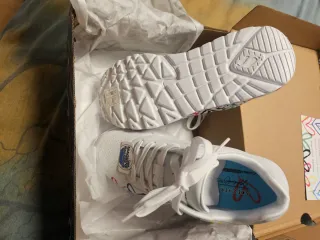 Skechers Edición Limitada Corazones Talla 35